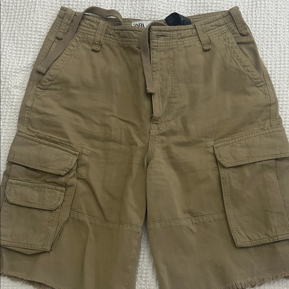 Zara Women’s Khaki Cargo Shorts